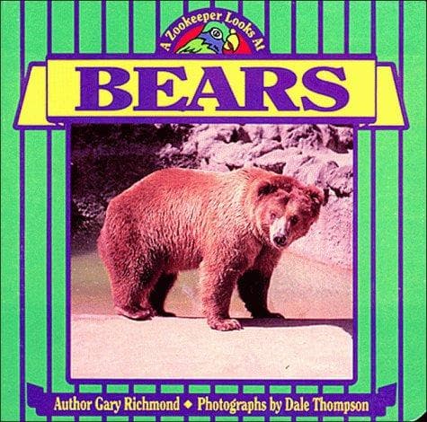 Cover of A zookeeper looks at bears by Gary Richmond