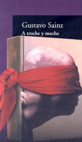 Cover of A troche y moche by Gustavo Sáinz