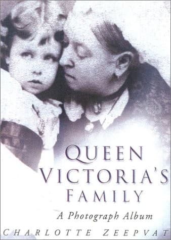 Cover of Queen Victoria's family by Charlotte Zeepvat